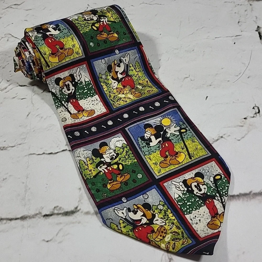 Disney Mickey Unlimited‎ 100% Silk Mickey Mouse Golf Theme Tie